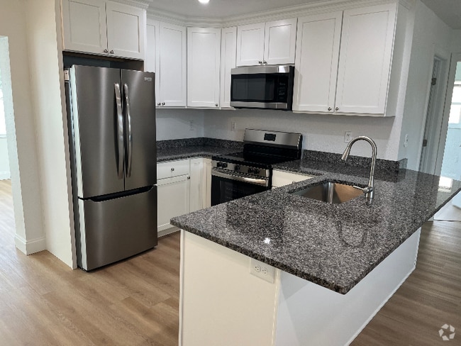 Building Photo - 6250 Cecelia Dr