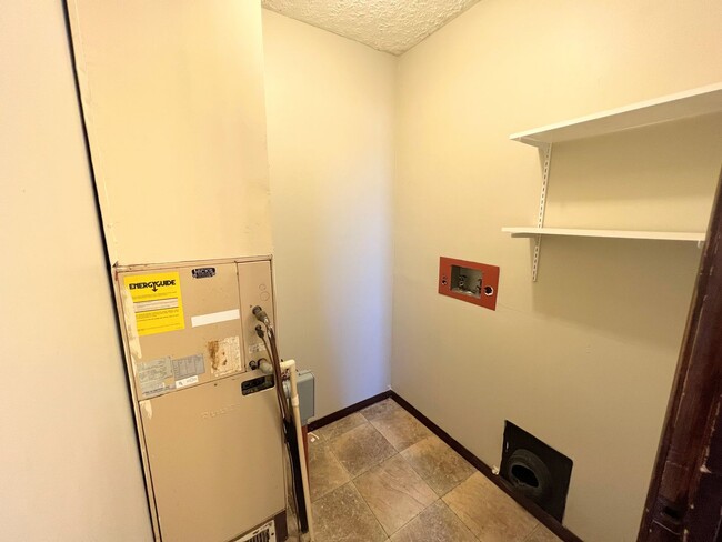 Building Photo - 110 Country Villa Ln