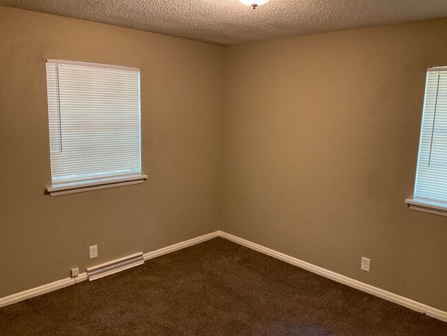 Building Photo - BACK ON THE MARKET!