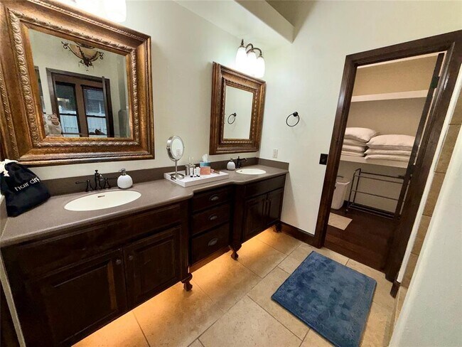 Building Photo - 16616 Moorgate Ln