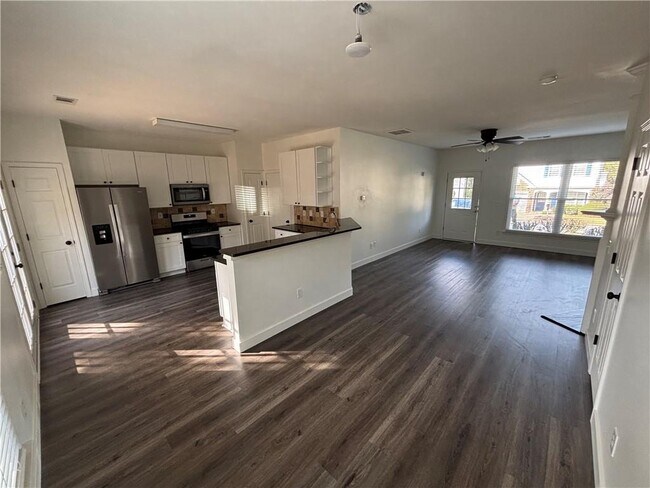 Building Photo - 200 Wellisford Ct