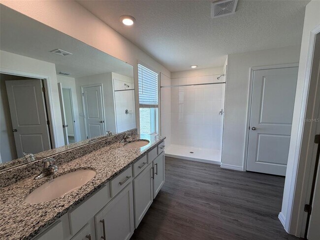 Building Photo - 35991 Sunflower Hl Dr