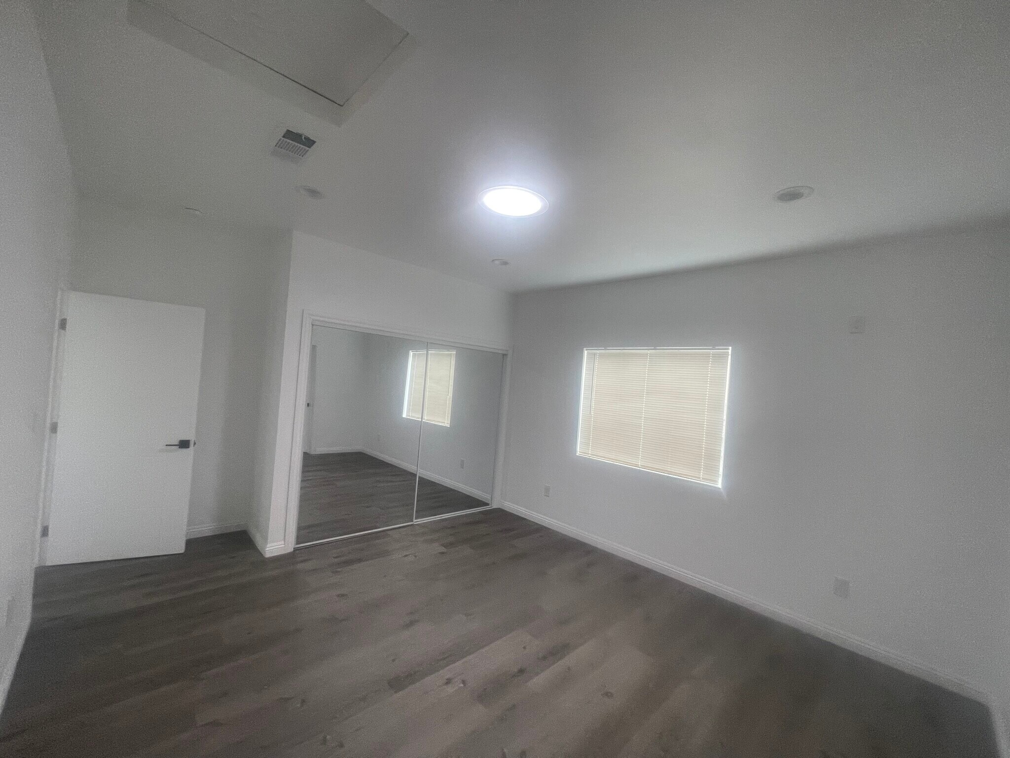 Building Photo - 10863 Nettleton St