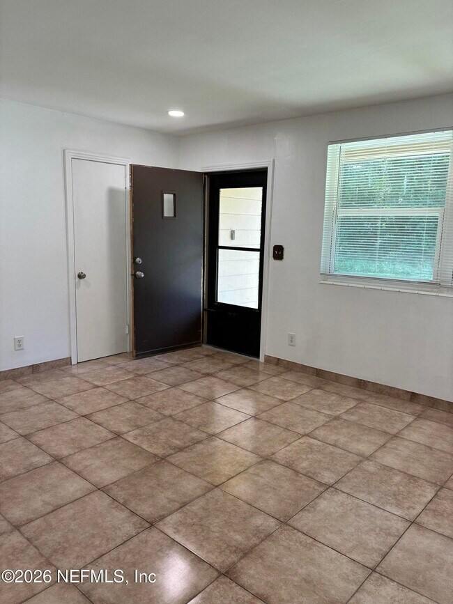 Building Photo - 645 Allen Ln