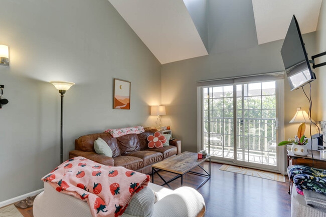 Building Photo - 321 Duke St