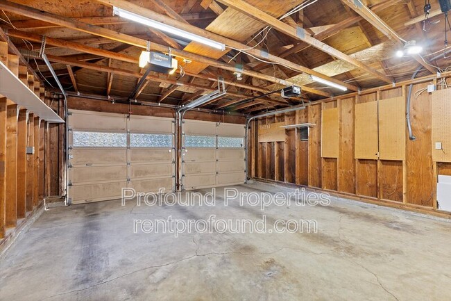 Building Photo - 9045 SW Pinto Ct