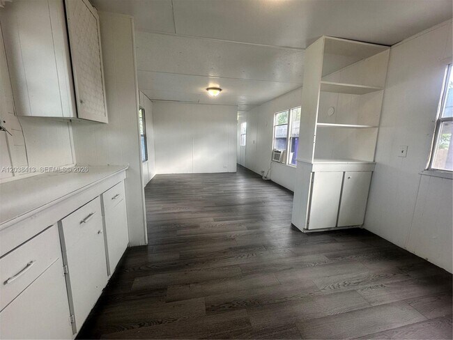 Building Photo - 2961 Plumosa Ln