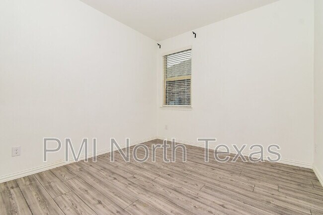 Building Photo - 1208 Mesquite Ln