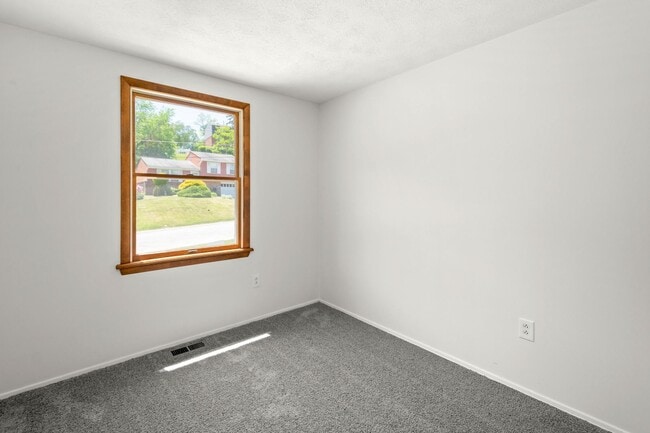 Building Photo - AVAILABLE JULY 1ST! Don't miss this STUNNING & UPDATED 3 bedroom in Baldwin!