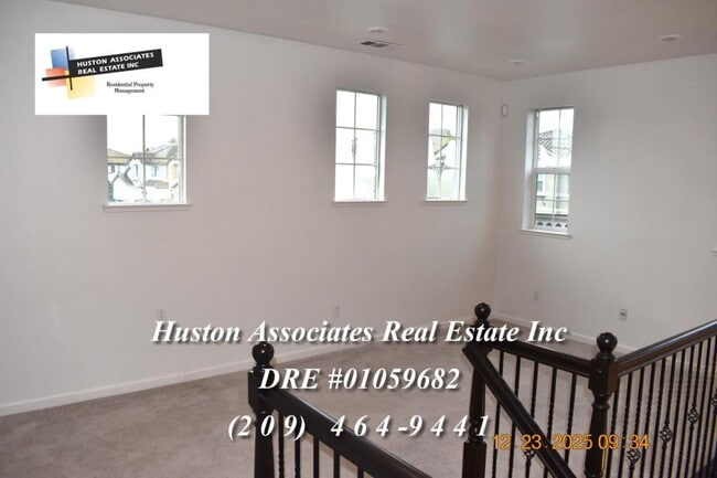 Building Photo - 5953 Pebblestone Way