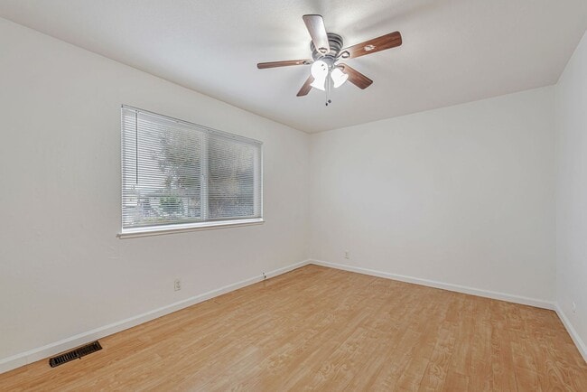 Building Photo - 2 Story Condo in Charry Plaza HOA