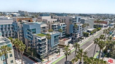 Building Photo - 1755 Ocean Ave