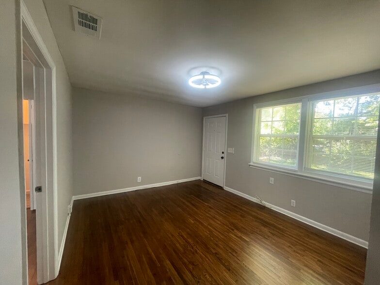 Building Photo - 2425 Chapel Avenue