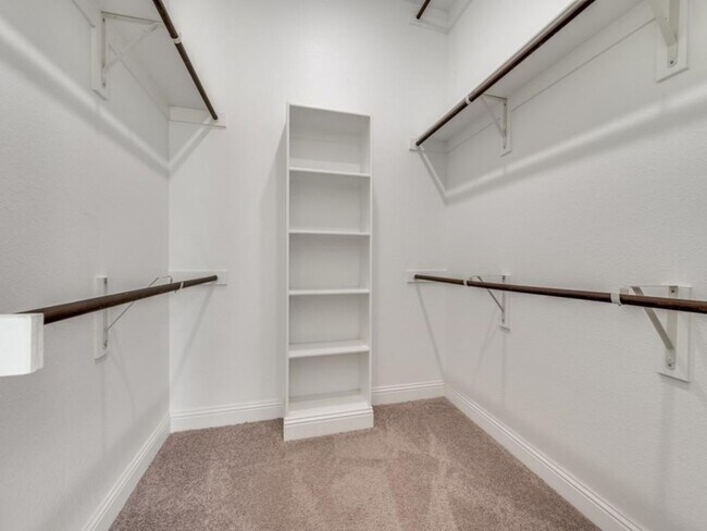 Building Photo - 16616 Sunnyland Dr