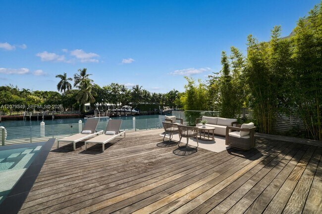 Building Photo - 1031 W 48th St