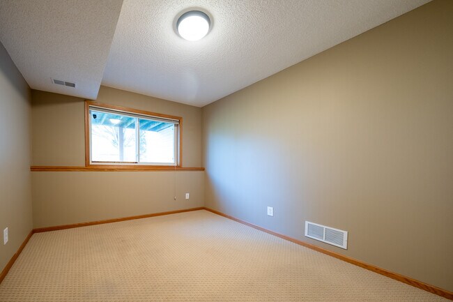 Building Photo - 15645 Float Ct