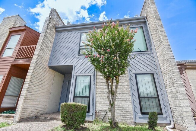 Building Photo - 11280 Braes Forest Dr