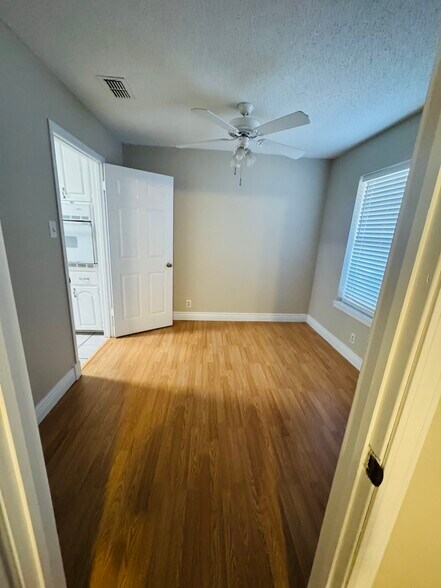 Building Photo - 115 Fairview Dr