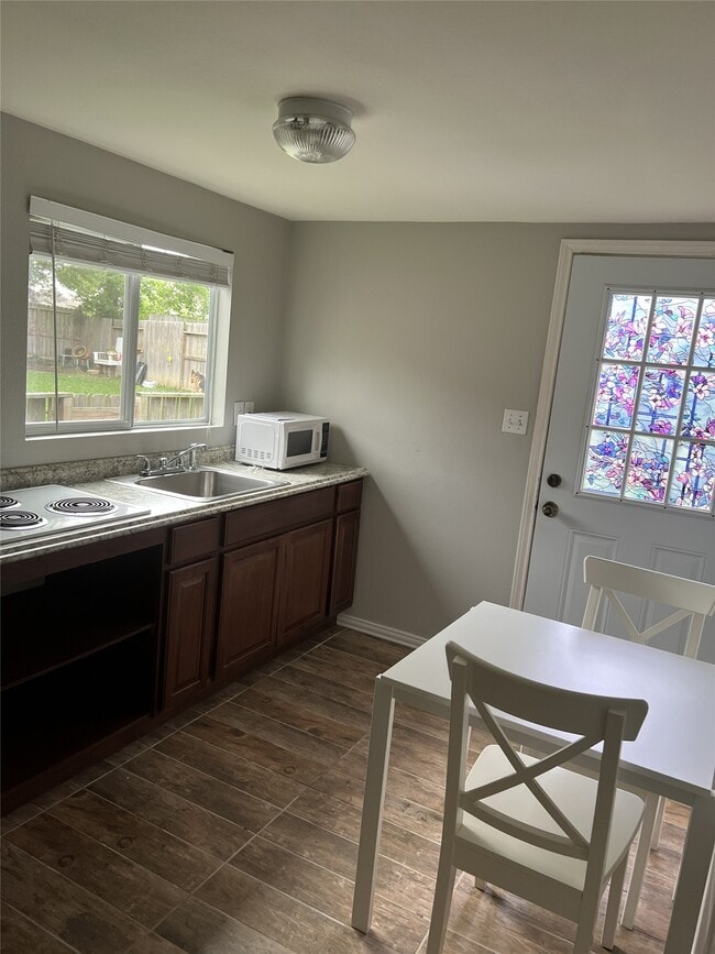 Building Photo - 3061 Walnut Springs Dr