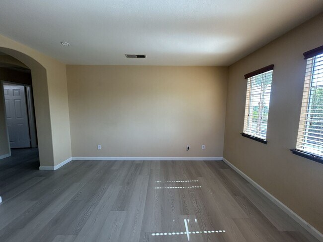 Building Photo - 37978 Spur Dr