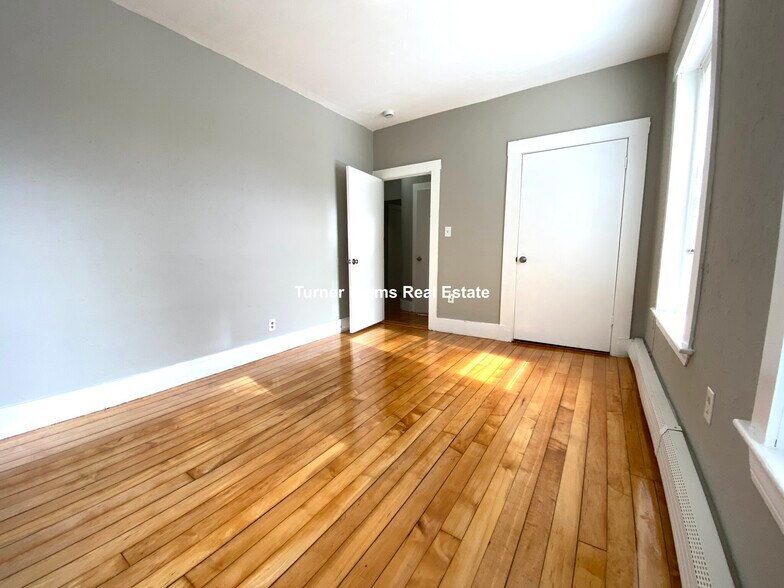 Building Photo - 270 Bowdoin St