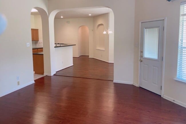 Building Photo - 2431 Pine Shadows Dr