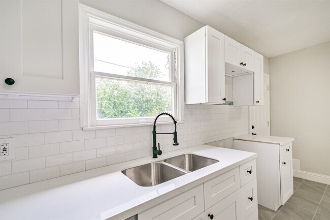 Building Photo - 5007 Northridge Dr