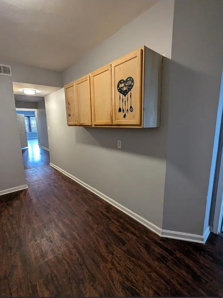 Building Photo - 7545 S May St