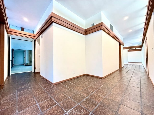 Building Photo - 880 N Gainsborough Dr