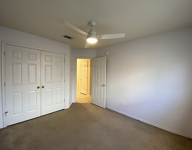 Building Photo - 102 Mission Dr