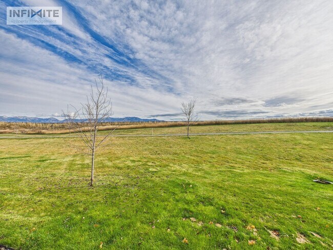 Building Photo - 3 Bedroom plus office space - Modern Comfort in a Peaceful Setting