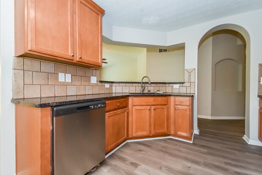 Building Photo - 238 Silver Arrow Cir