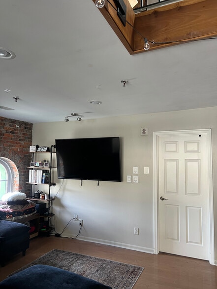 Building Photo - 51 W Blenkner St