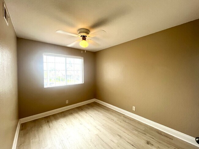 Building Photo - 3 bed, 2.5 bath located in Corona, CA!