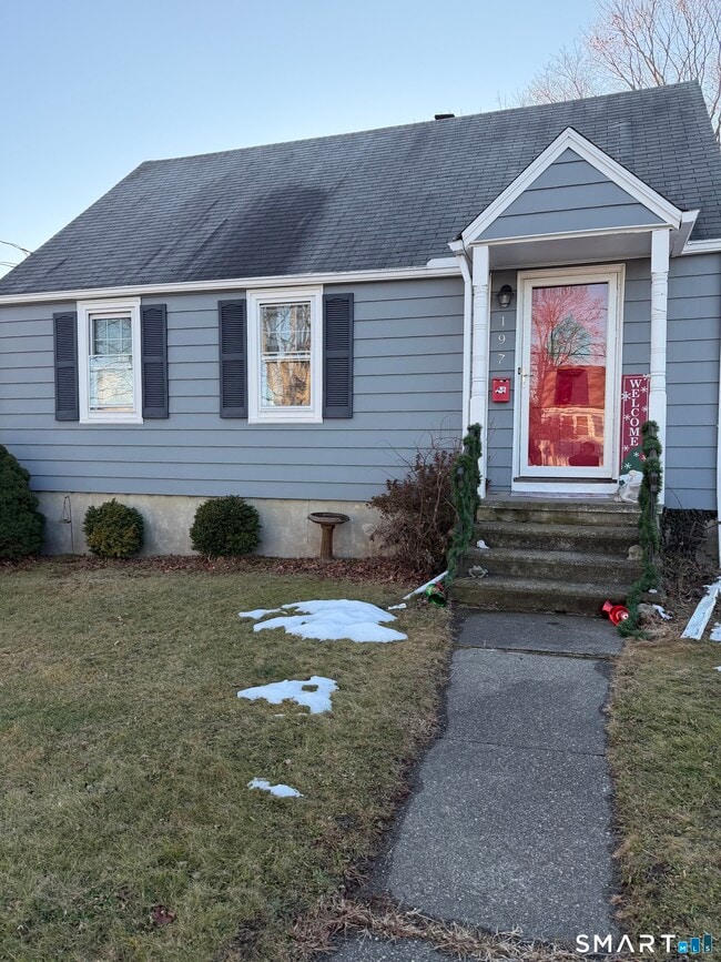 Building Photo - 197 Robert Treat Pkwy