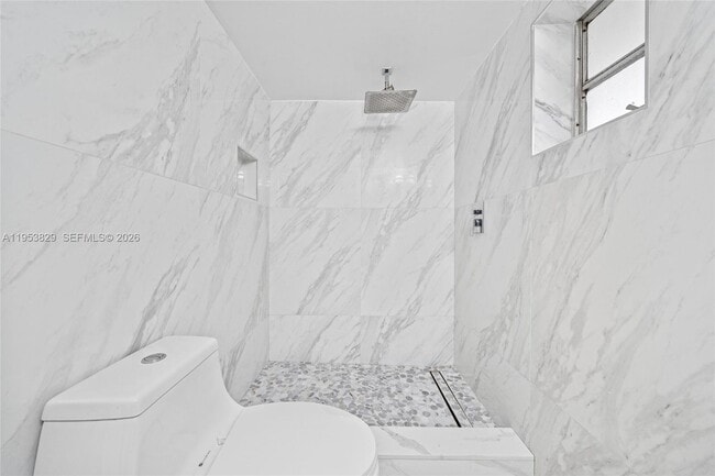 Building Photo - 18900 NE 14th Ave