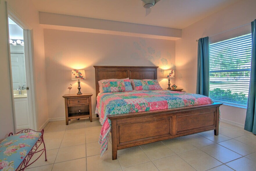 Building Photo - 9187 Celeste Dr