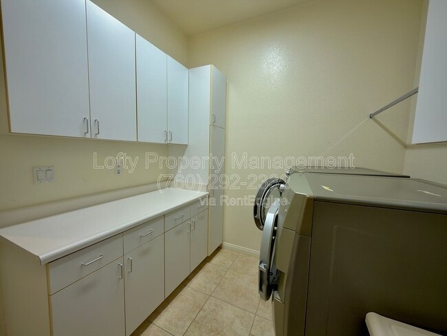 Building Photo - 13073 Dressage Ln