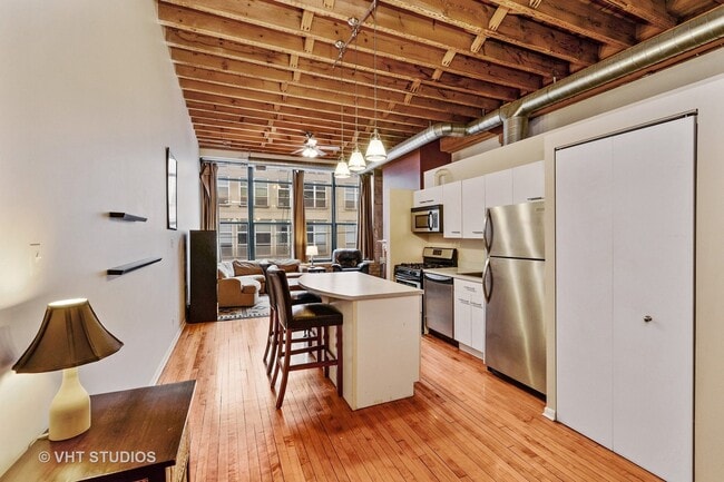 Primary Photo - 3201 N Seminary Ave