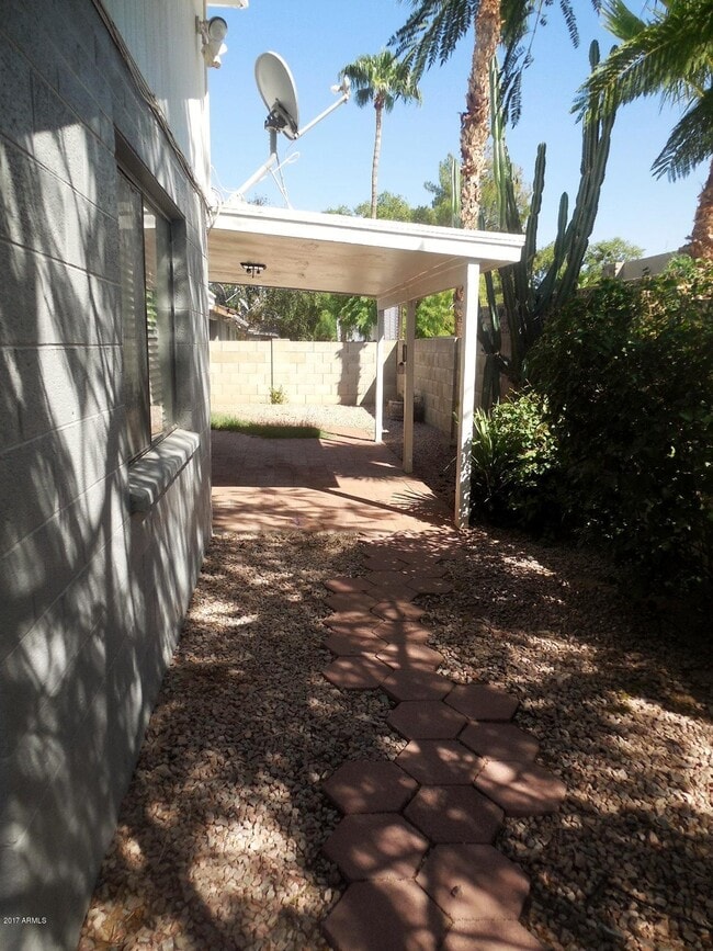 Building Photo - 127 E Danbury Rd