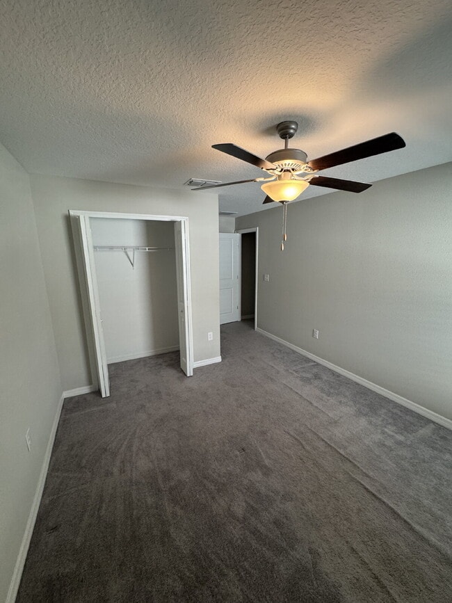 Building Photo - "Spacious 4-Bed Oasis with 2.5 Baths on Ra...