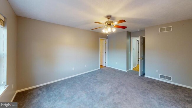 Building Photo - 202 Lakeside Loop