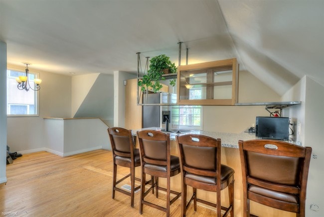Building Photo - 1 br, 1 bath Condo - 738 Pearl Street