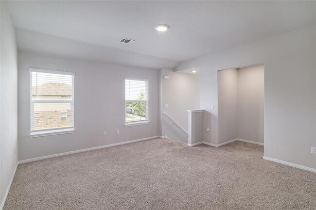 Building Photo - 445 Shiner Ln