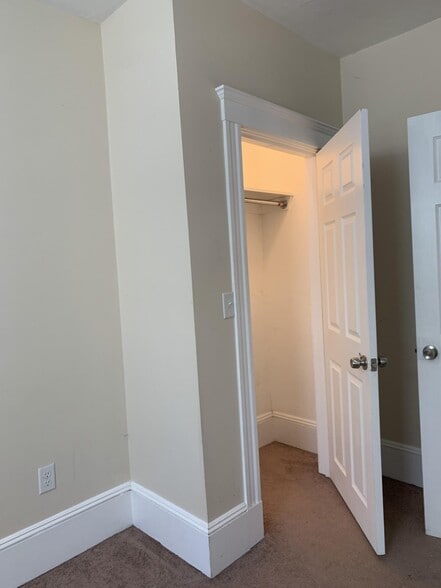 Building Photo - 61 Park Dr