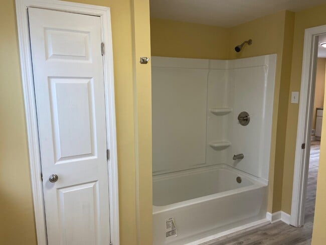 Building Photo - 903 Cattell Rd