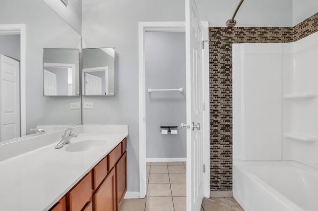 Building Photo - 210 Rosehall Dr
