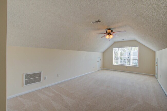 Building Photo - 533 Tribeca Dr