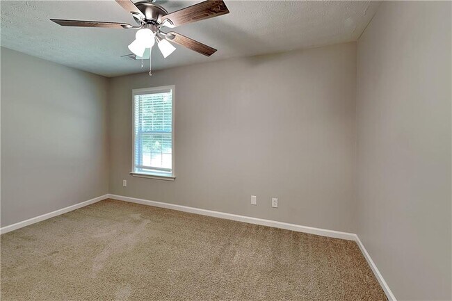 Building Photo - 263 Buckingham Dr