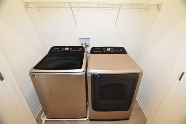 Building Photo - 2945 Showplace Dr